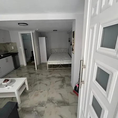 Eluna * Néa Péramos